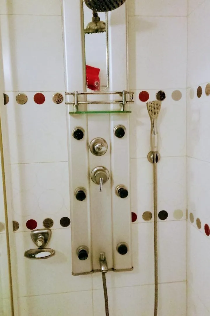 Short Stay Luxury Separate 3Bhk In Green Park Near Metro With Lift Minimum 3 Nights New Delhi Apartment