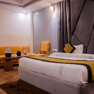 4* Отель Airport Near Delhi International Airport