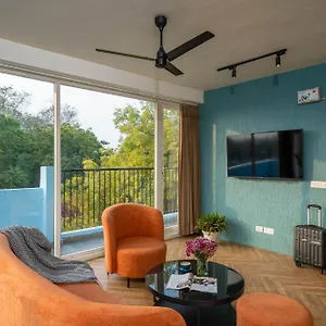 Minimalist Poshtel & Nova Deli