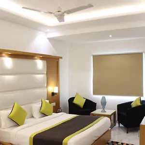 3* Отель Aero Star Near Delhi Airport